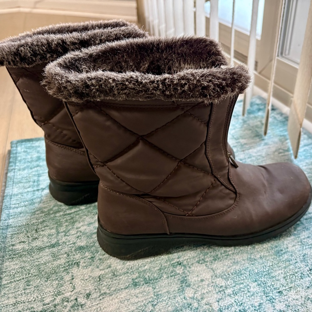 Athletech - Women’s (Sz 9) Brown Quilted Winter Boots, Faux Fur Top Zip-up